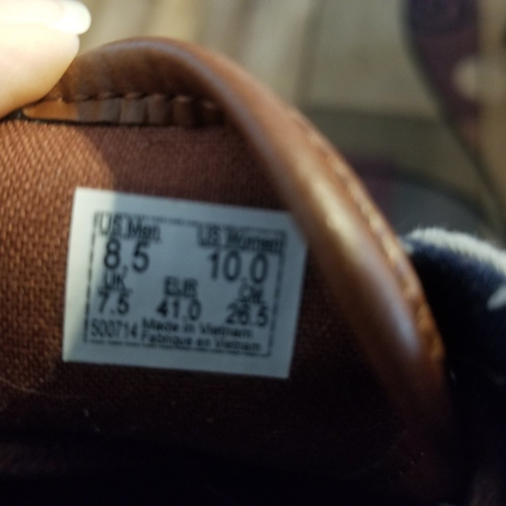 Van's Shoes - Picture 9 of 13
